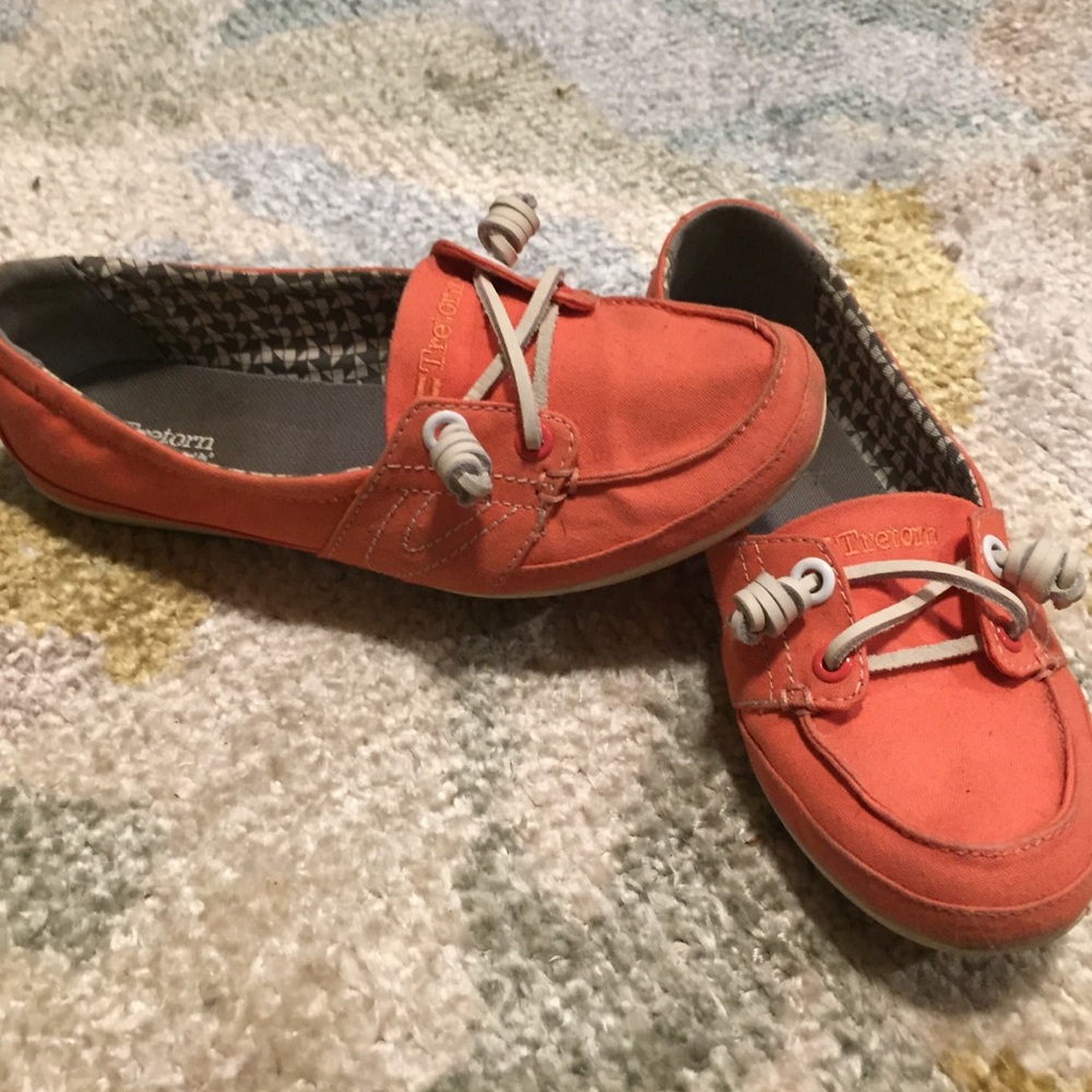 comfy coral sperry lookalikes